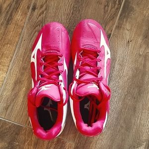 Men's Red Mizuno Baseball Cleats.  Size 9